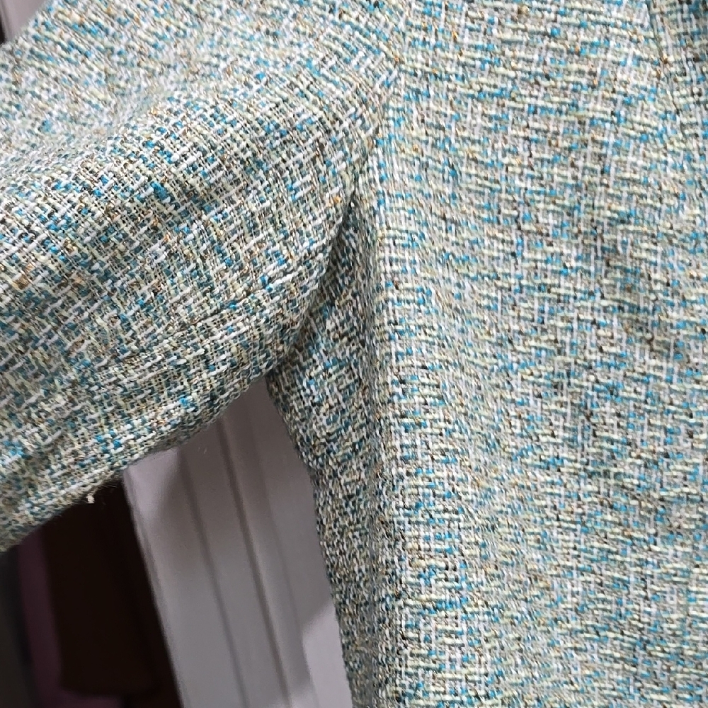 Chic Tweed Blazer in Green and White - Picture 6 of 10